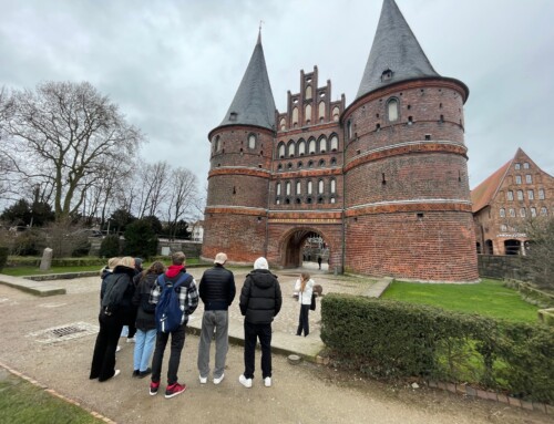 Die norwegischen Gäste genießen mit ihren deutschen Gastgebern Lübeck, Hamburg und Umgebung